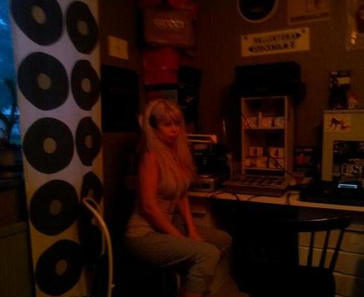 Josefin Hellstrand at DJ Jens studios